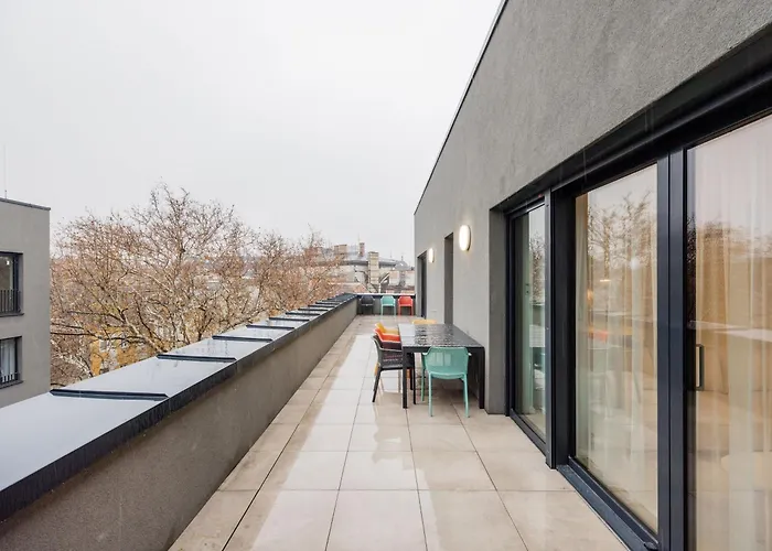 Penthouse With City View And Parking For Two