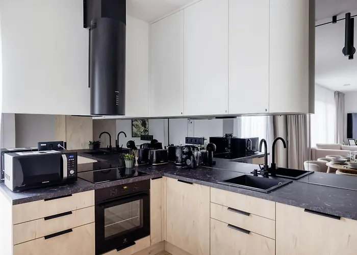 Penthouse With City View And Parking For Two
