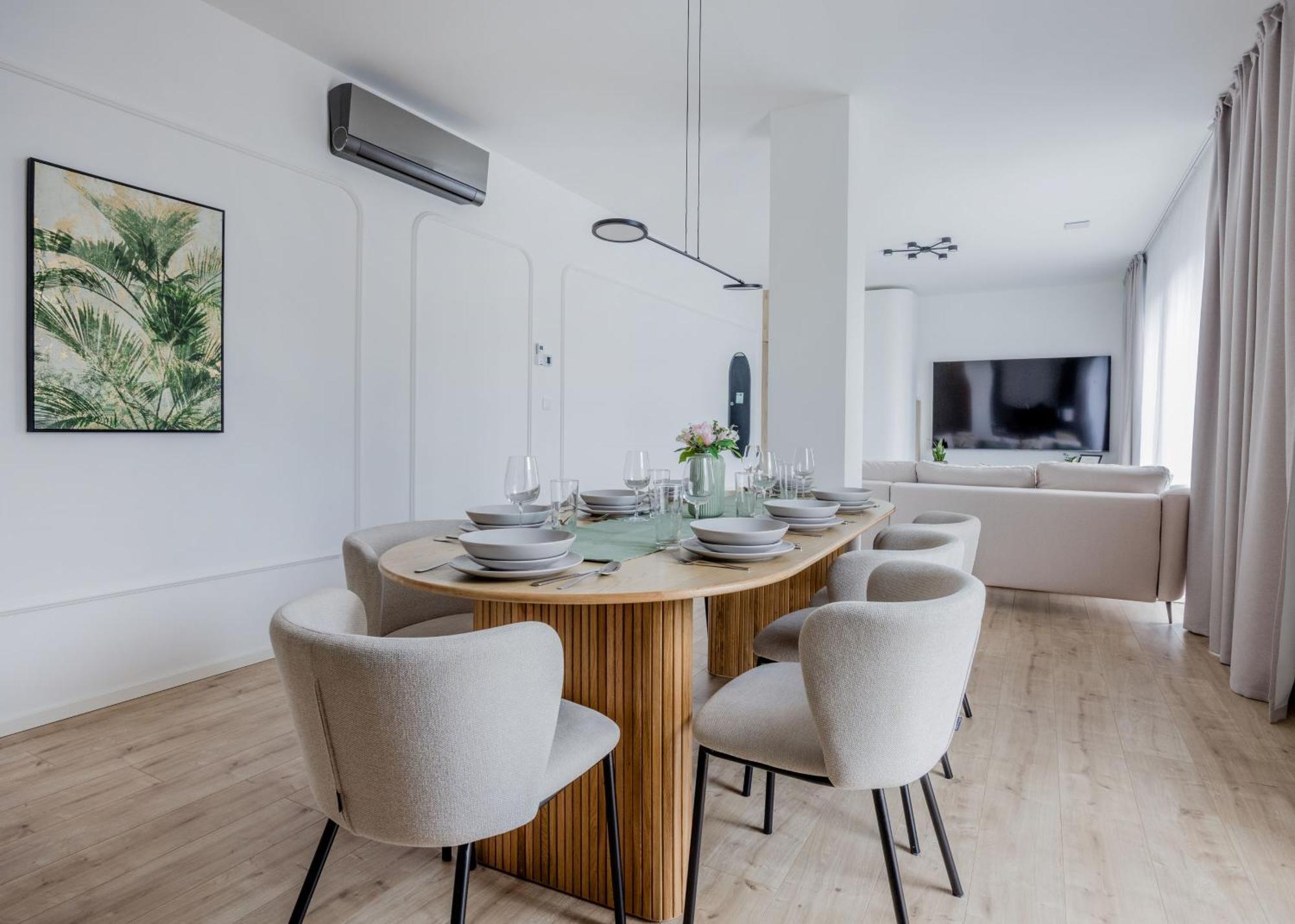 Penthouse With View And Parking For Two * Budapest
