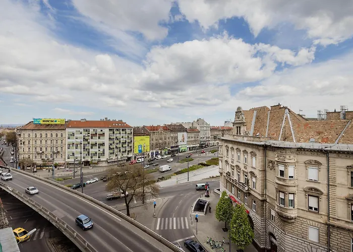 Penthouse With City View And Parking For Two