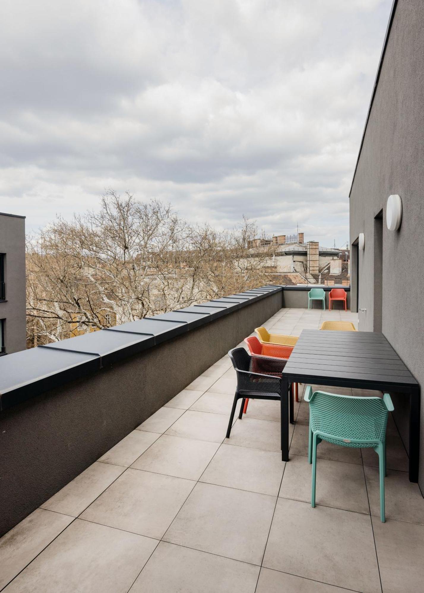 Penthouse With View And Parking For Two