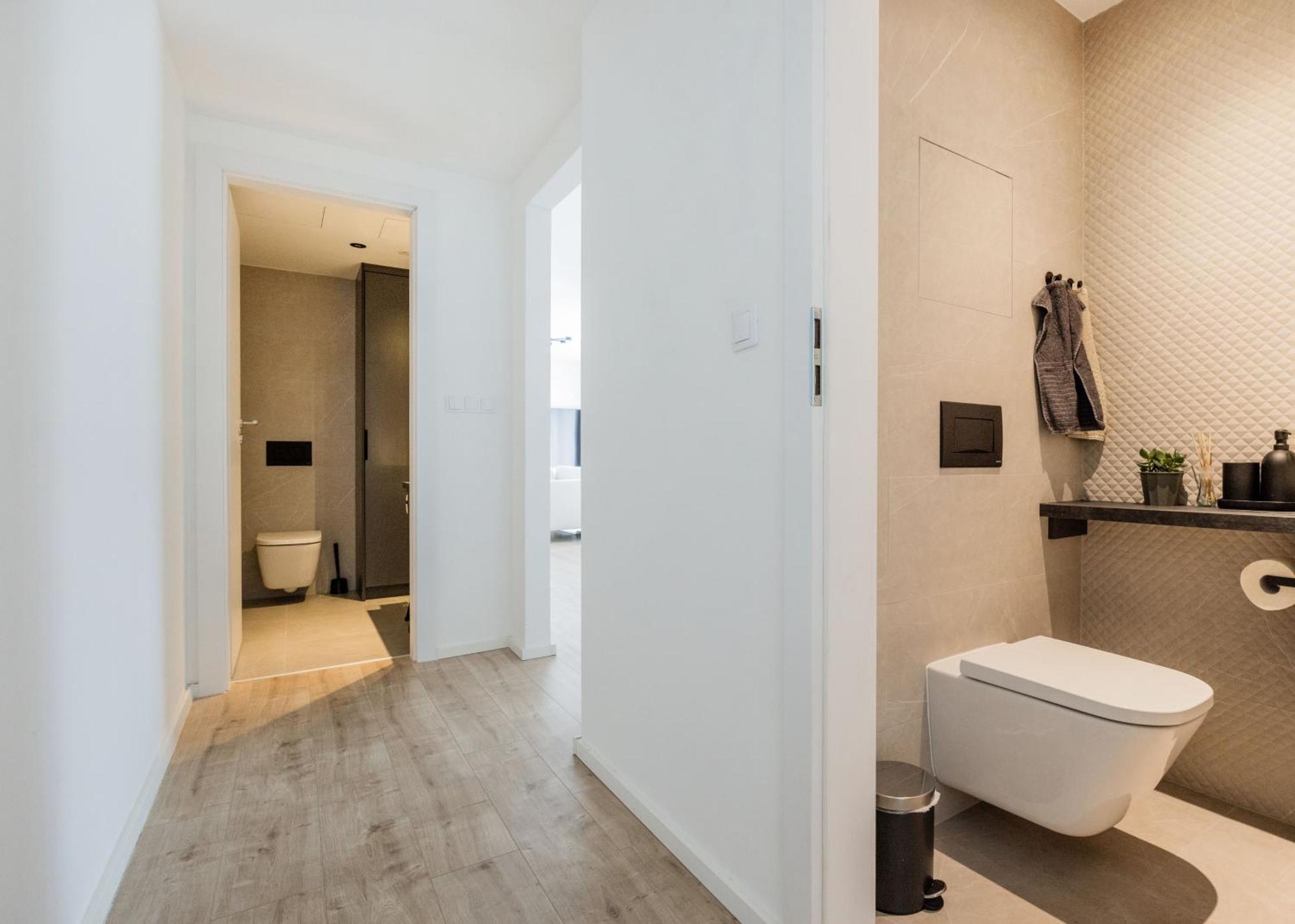 Penthouse With View And Parking For Two *